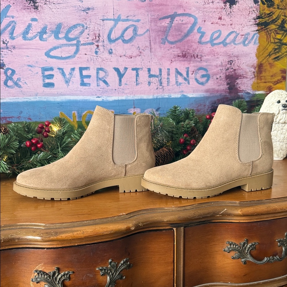 Kensie Faux Suede Ankle Boots Size 9 Beige Chunky Sole Pull-On NWOT